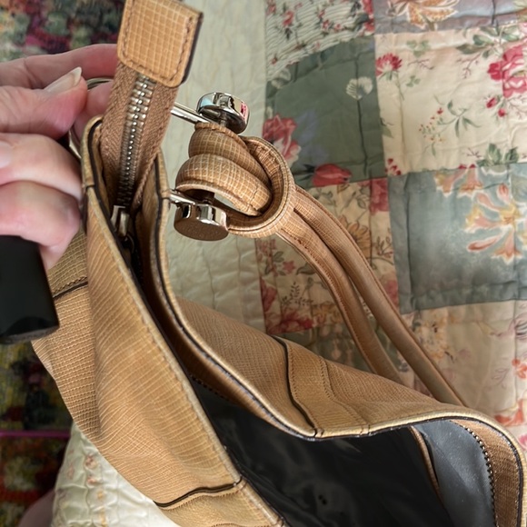 Calvin Klein   Shoulder Bag Tan  EUC 17w x 13h  Fine Stitching  hobo bag large - Picture 8 of 16